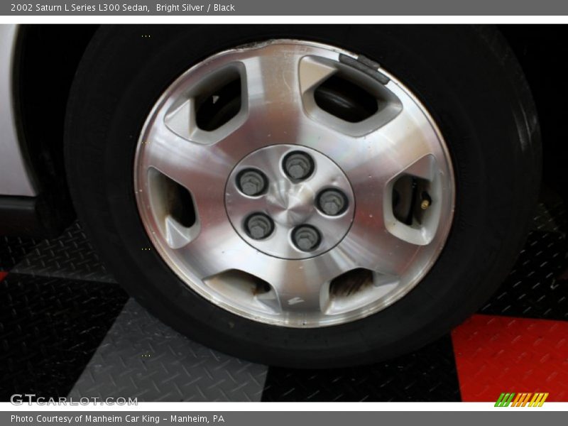 Bright Silver / Black 2002 Saturn L Series L300 Sedan