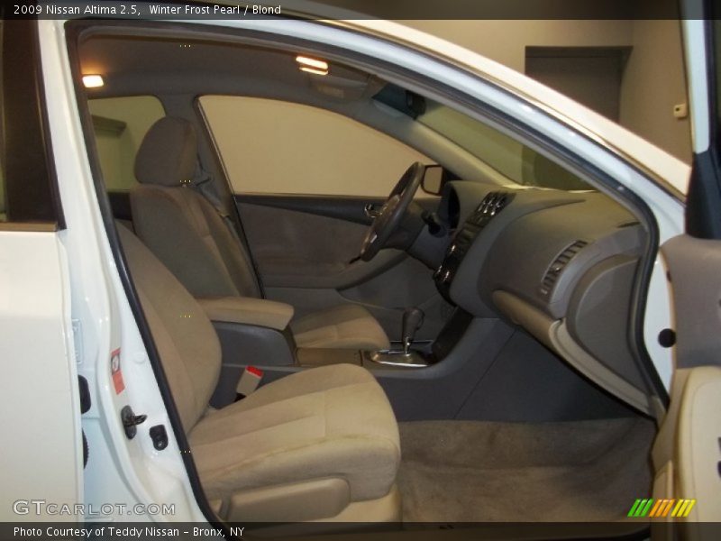 Winter Frost Pearl / Blond 2009 Nissan Altima 2.5