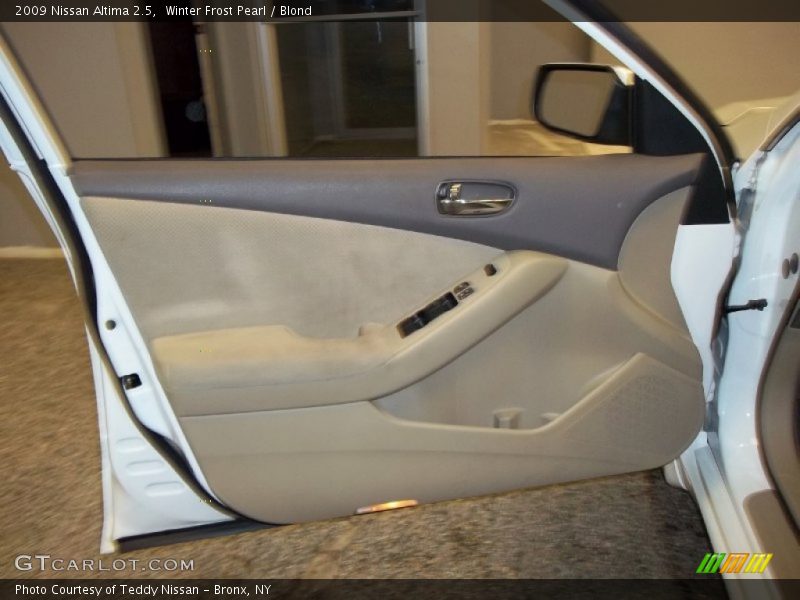 Winter Frost Pearl / Blond 2009 Nissan Altima 2.5