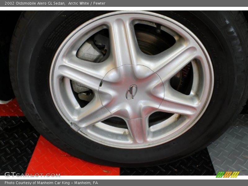 Arctic White / Pewter 2002 Oldsmobile Alero GL Sedan