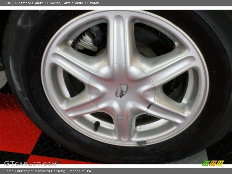Arctic White / Pewter 2002 Oldsmobile Alero GL Sedan