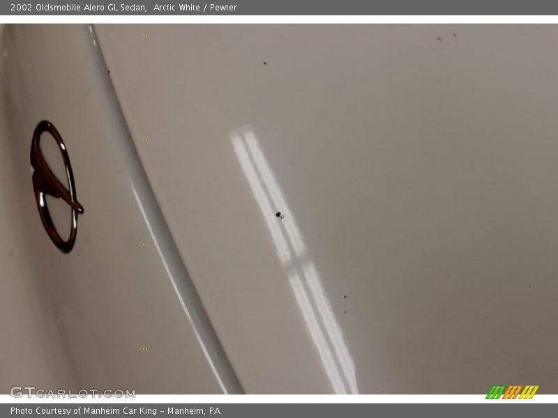 Arctic White / Pewter 2002 Oldsmobile Alero GL Sedan
