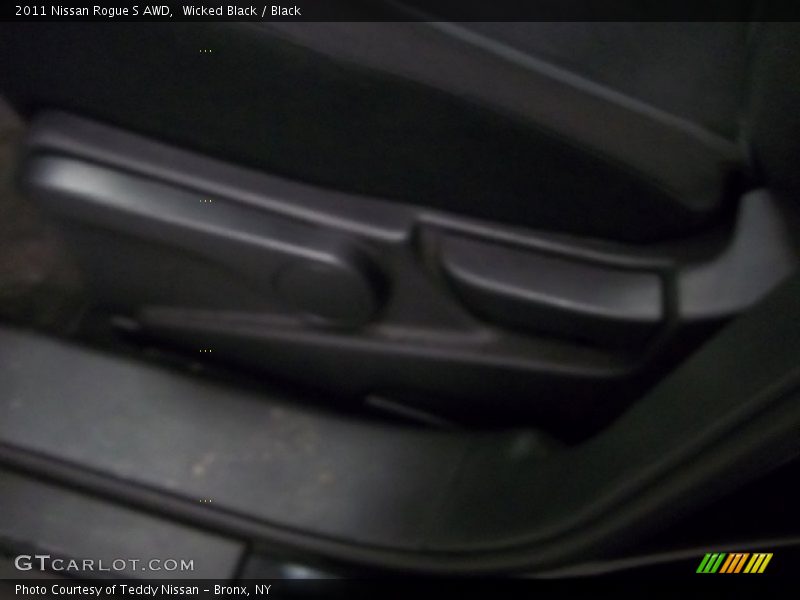 Wicked Black / Black 2011 Nissan Rogue S AWD