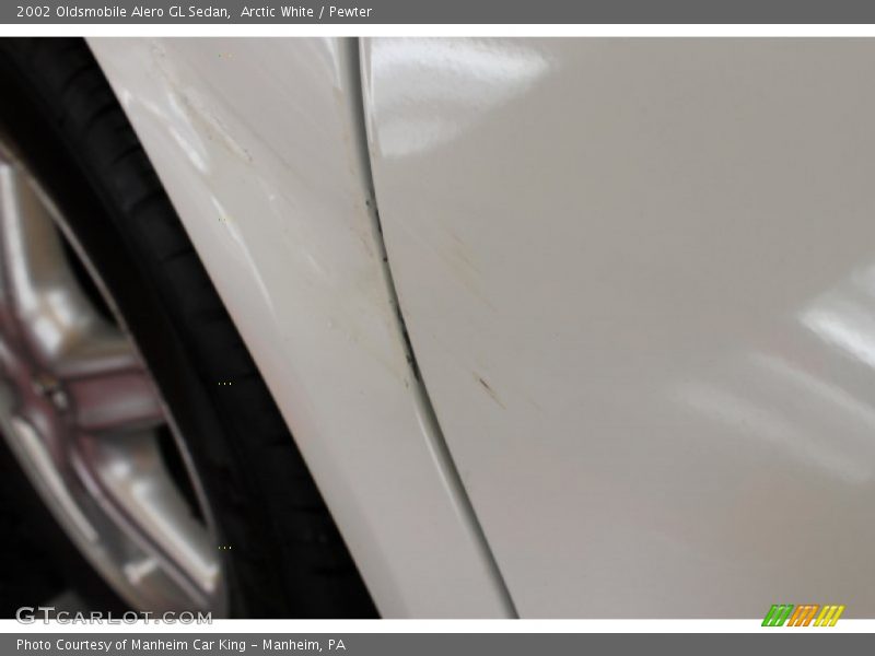Arctic White / Pewter 2002 Oldsmobile Alero GL Sedan