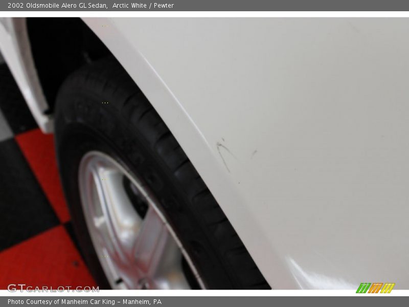 Arctic White / Pewter 2002 Oldsmobile Alero GL Sedan