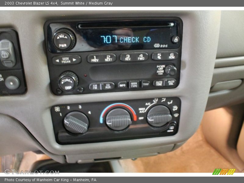 Summit White / Medium Gray 2003 Chevrolet Blazer LS 4x4