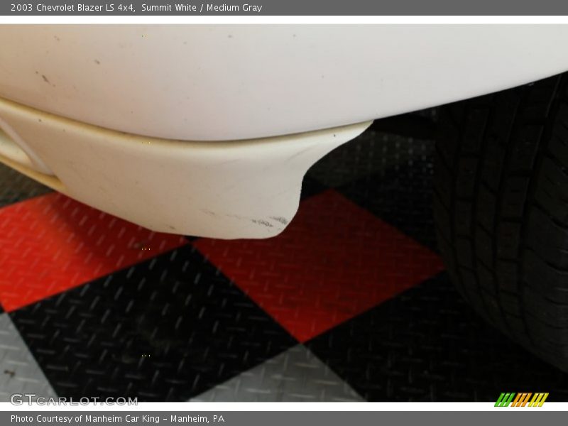 Summit White / Medium Gray 2003 Chevrolet Blazer LS 4x4