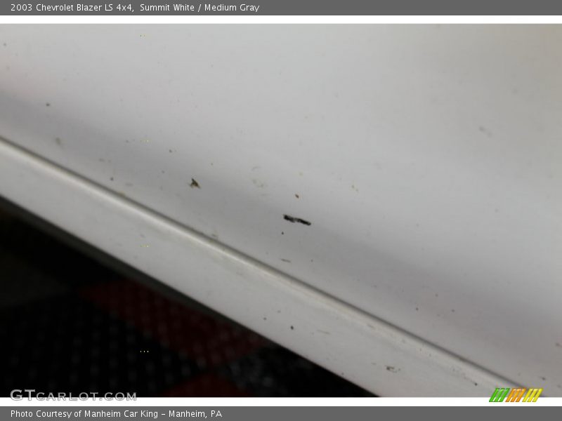 Summit White / Medium Gray 2003 Chevrolet Blazer LS 4x4
