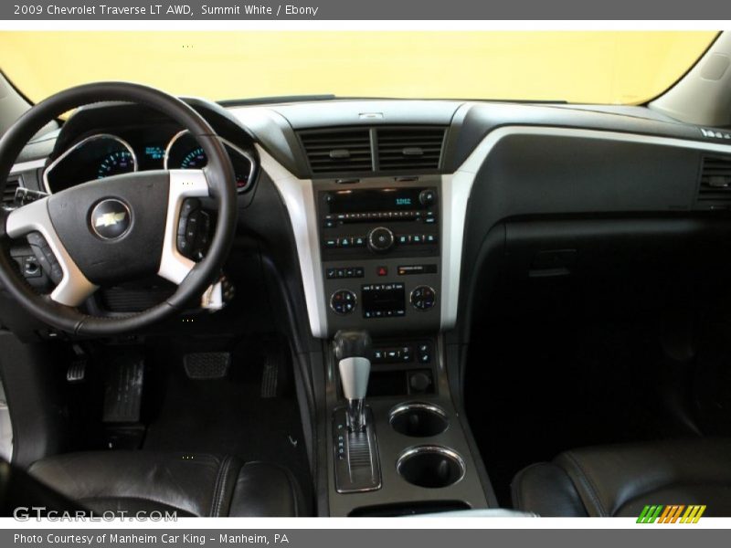 Summit White / Ebony 2009 Chevrolet Traverse LT AWD