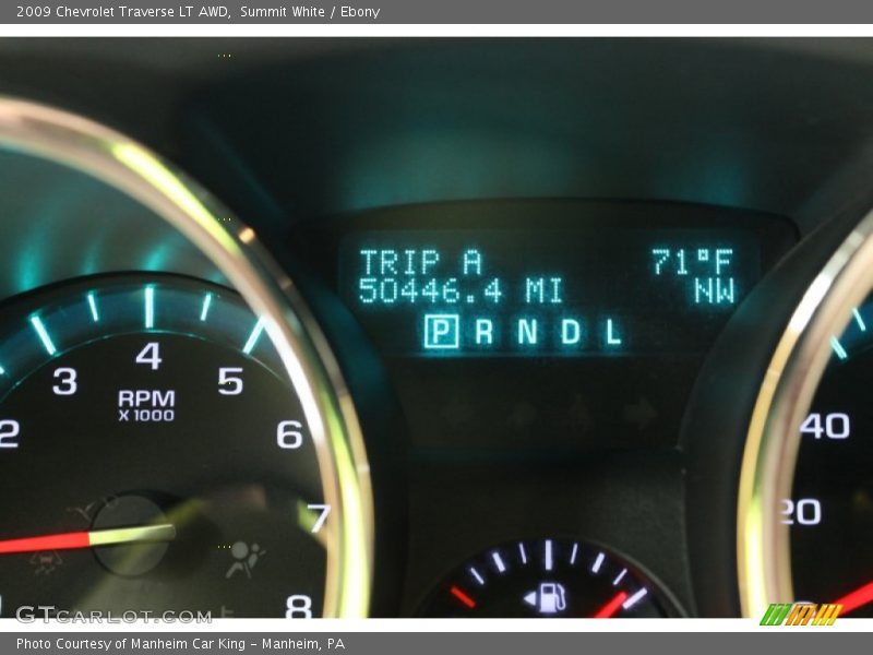 Summit White / Ebony 2009 Chevrolet Traverse LT AWD
