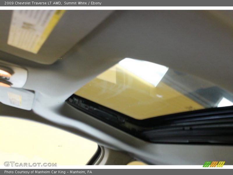 Summit White / Ebony 2009 Chevrolet Traverse LT AWD