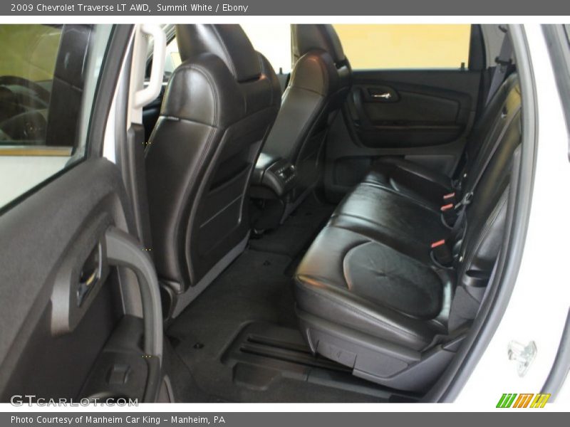 Summit White / Ebony 2009 Chevrolet Traverse LT AWD