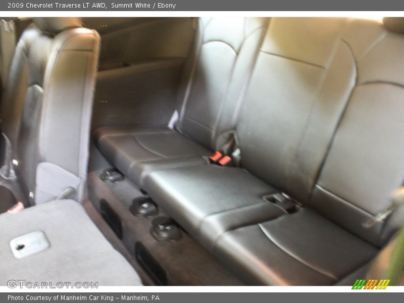 Summit White / Ebony 2009 Chevrolet Traverse LT AWD