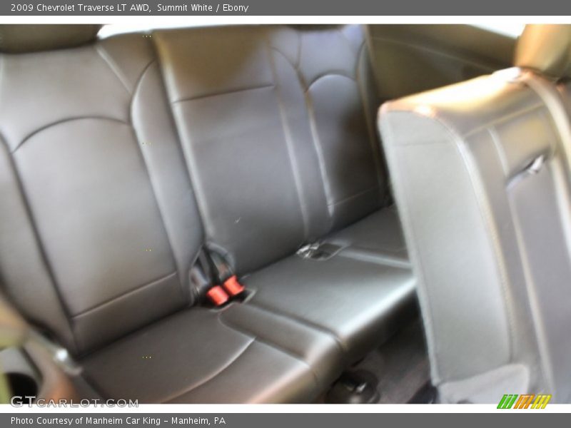 Summit White / Ebony 2009 Chevrolet Traverse LT AWD