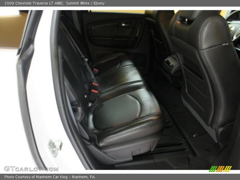 Summit White / Ebony 2009 Chevrolet Traverse LT AWD