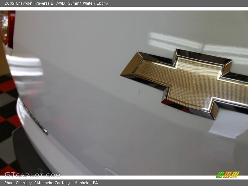 Summit White / Ebony 2009 Chevrolet Traverse LT AWD