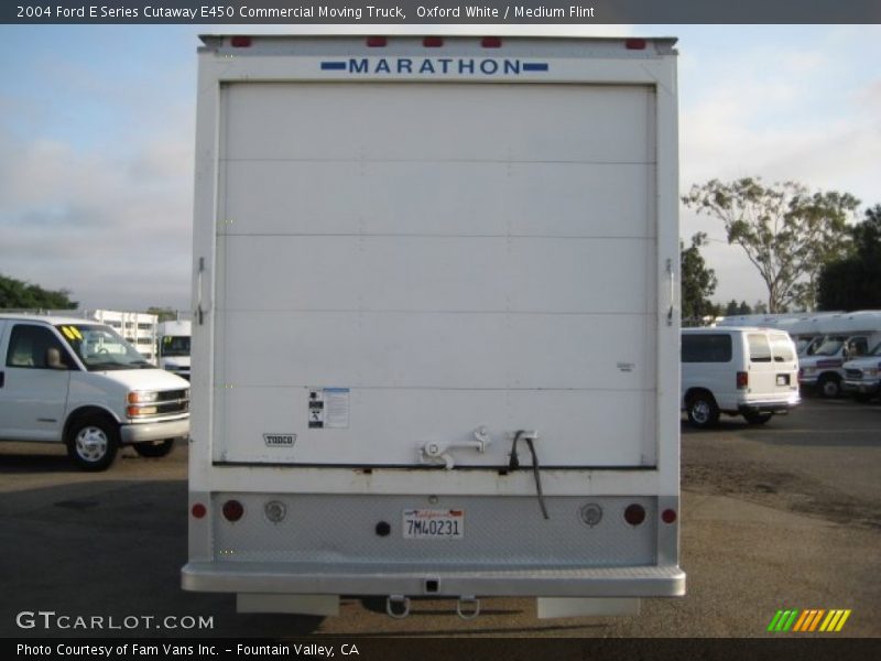Oxford White / Medium Flint 2004 Ford E Series Cutaway E450 Commercial Moving Truck