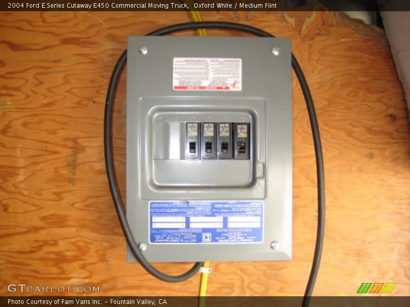 Oxford White / Medium Flint 2004 Ford E Series Cutaway E450 Commercial Moving Truck