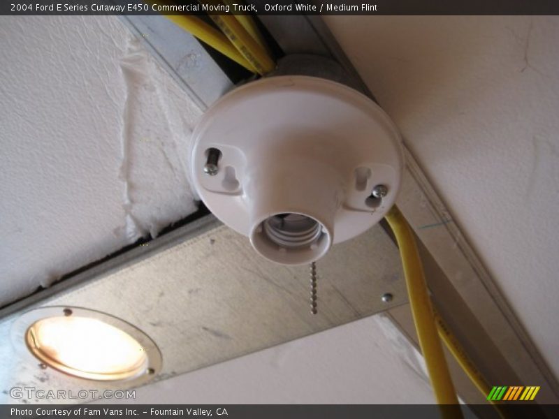 Oxford White / Medium Flint 2004 Ford E Series Cutaway E450 Commercial Moving Truck