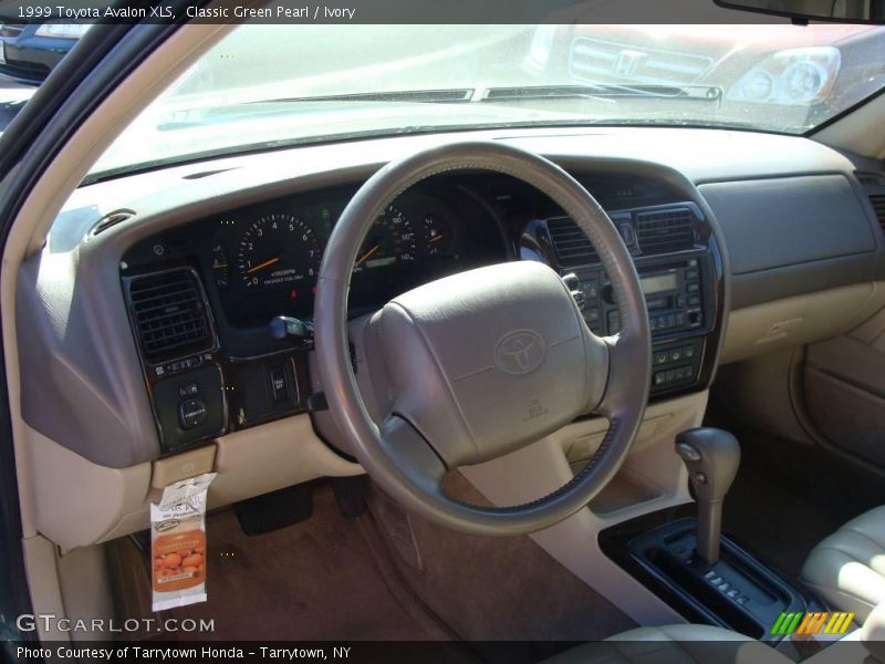Classic Green Pearl / Ivory 1999 Toyota Avalon XLS