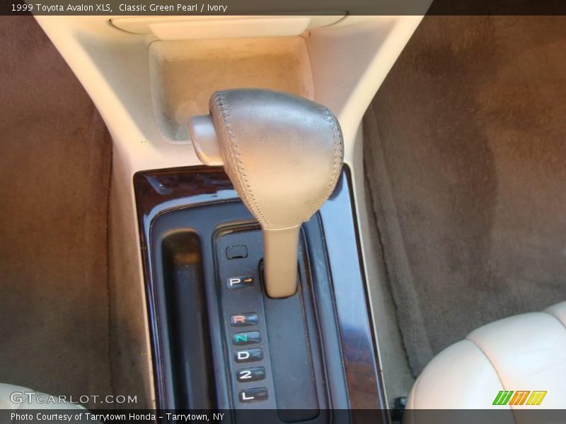 Classic Green Pearl / Ivory 1999 Toyota Avalon XLS