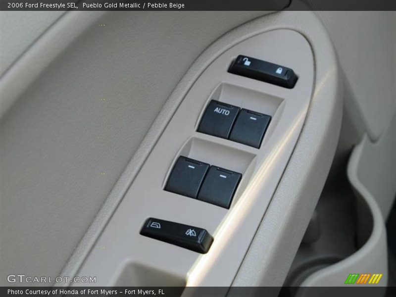 Pueblo Gold Metallic / Pebble Beige 2006 Ford Freestyle SEL