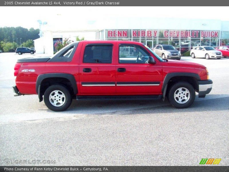 Victory Red / Gray/Dark Charcoal 2005 Chevrolet Avalanche LS 4x4