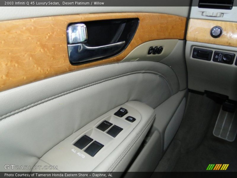 Controls of 2003 Q 45 Luxury Sedan