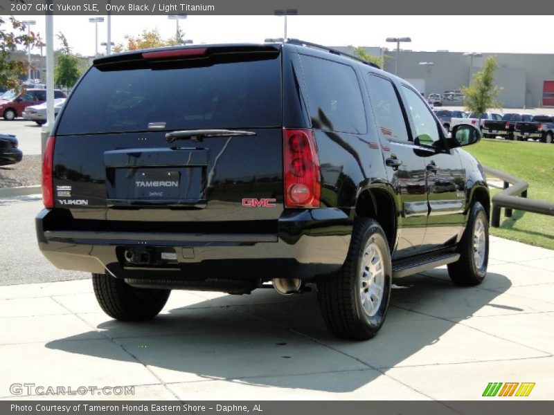 Onyx Black / Light Titanium 2007 GMC Yukon SLE