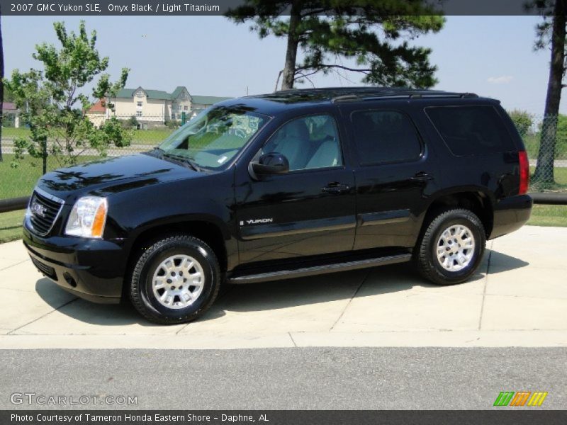 Onyx Black / Light Titanium 2007 GMC Yukon SLE