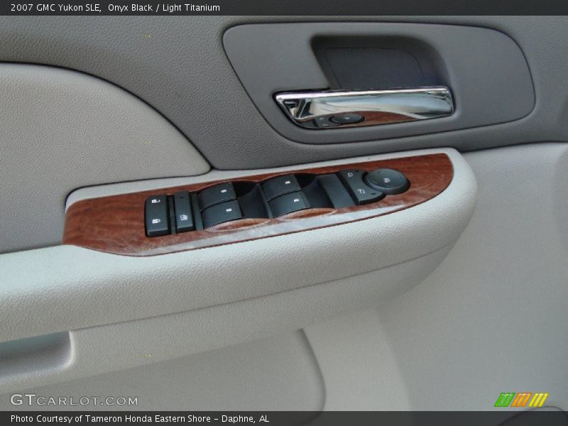Onyx Black / Light Titanium 2007 GMC Yukon SLE