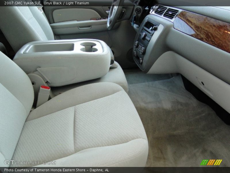 Onyx Black / Light Titanium 2007 GMC Yukon SLE