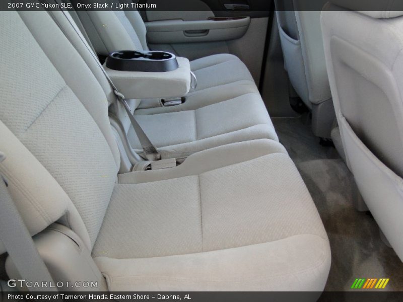 Onyx Black / Light Titanium 2007 GMC Yukon SLE