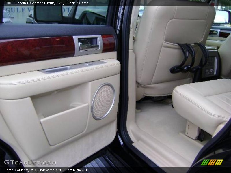 Black / Camel 2006 Lincoln Navigator Luxury 4x4