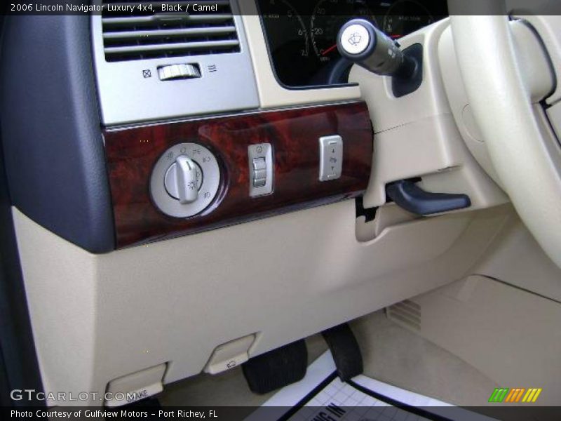 Black / Camel 2006 Lincoln Navigator Luxury 4x4