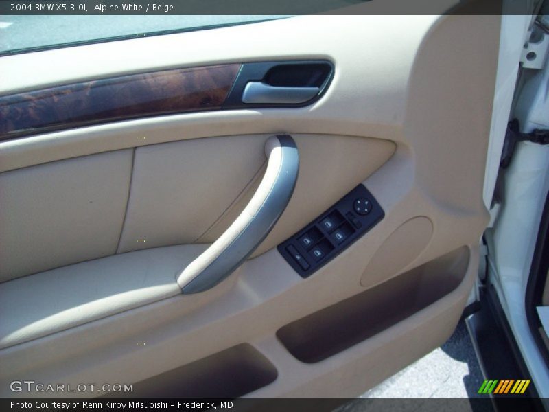 Alpine White / Beige 2004 BMW X5 3.0i