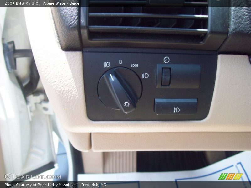 Alpine White / Beige 2004 BMW X5 3.0i