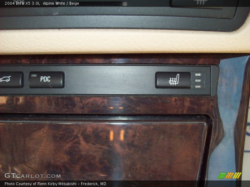 Alpine White / Beige 2004 BMW X5 3.0i