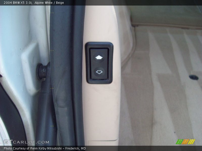 Alpine White / Beige 2004 BMW X5 3.0i