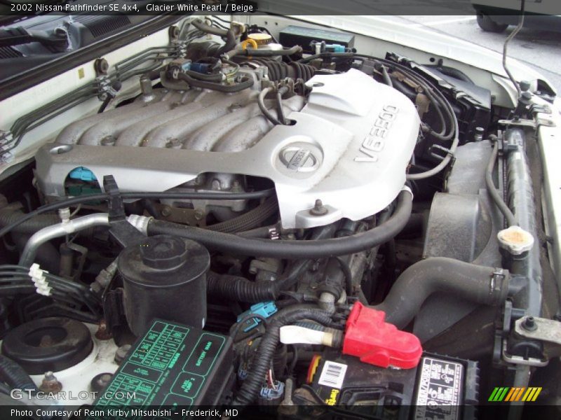 Glacier White Pearl / Beige 2002 Nissan Pathfinder SE 4x4