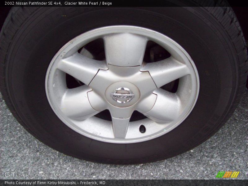 Glacier White Pearl / Beige 2002 Nissan Pathfinder SE 4x4