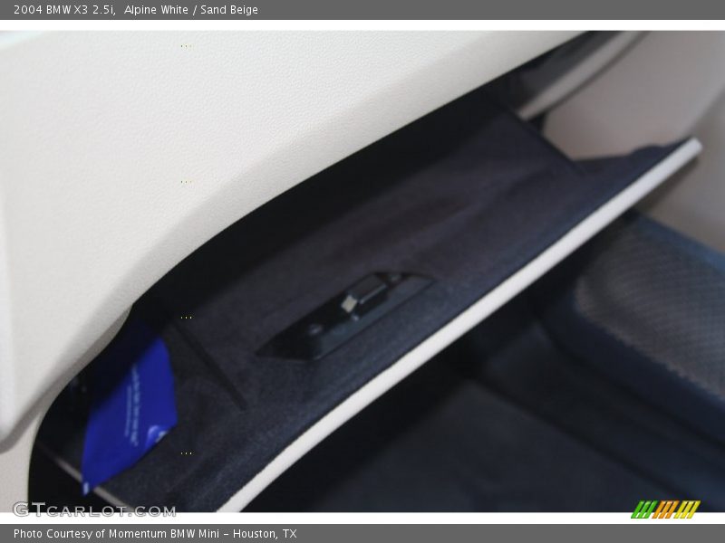 Alpine White / Sand Beige 2004 BMW X3 2.5i