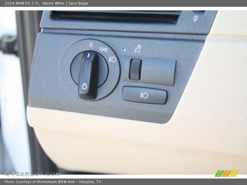 Alpine White / Sand Beige 2004 BMW X3 2.5i