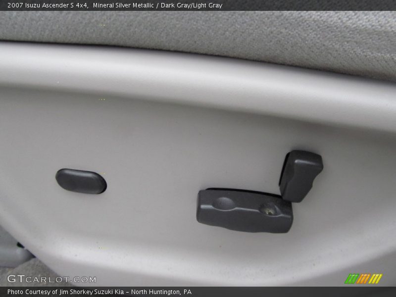 Mineral Silver Metallic / Dark Gray/Light Gray 2007 Isuzu Ascender S 4x4