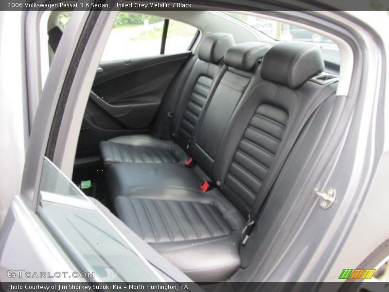 United Grey Metallic / Black 2006 Volkswagen Passat 3.6 Sedan