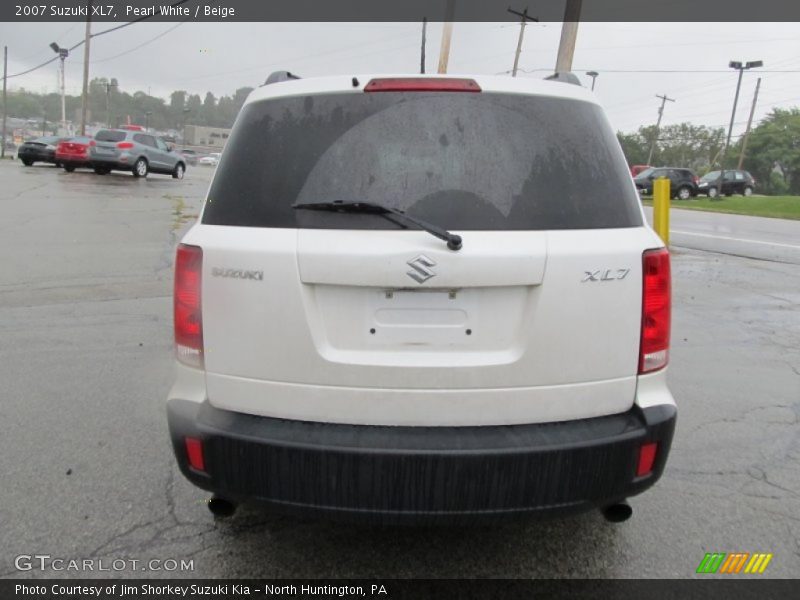 Pearl White / Beige 2007 Suzuki XL7