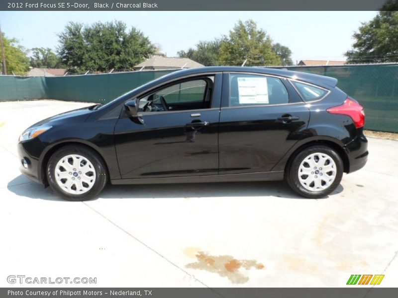 Black / Charcoal Black 2012 Ford Focus SE 5-Door