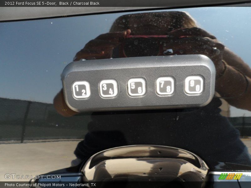 Black / Charcoal Black 2012 Ford Focus SE 5-Door