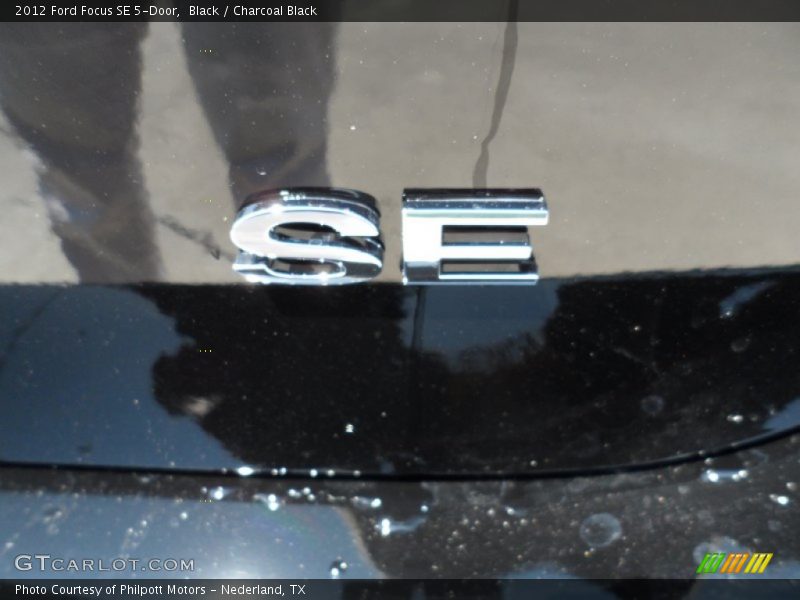 Black / Charcoal Black 2012 Ford Focus SE 5-Door