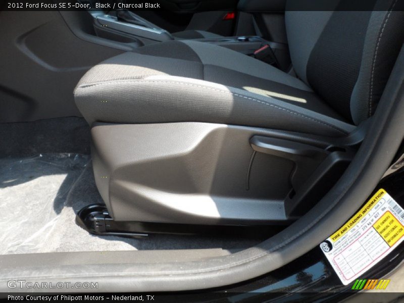 Black / Charcoal Black 2012 Ford Focus SE 5-Door